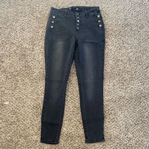 High waisted black skinny Jean